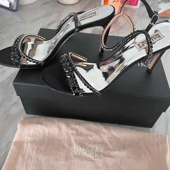 Badgley Mischka - Picture 3 of 7